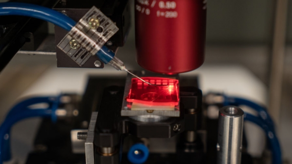 Новое покрытие оптических кристаллов значительно уменьшит ненужное отражение света