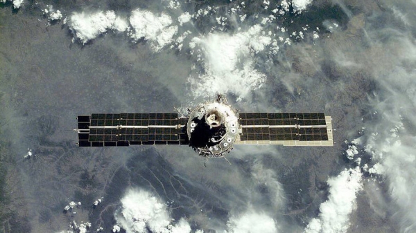 Выход космонавтов из России с борта МКС в космос отложен на неизвестный срок