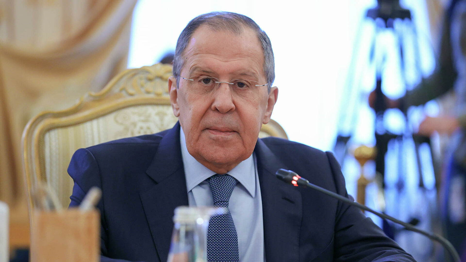 Лавров допустил, что Россия примет меры предосторожности в отношении дипломатов на Украине Лавров допустил, что Россия примет меры предосторожности в отношении дипломатов на Украине