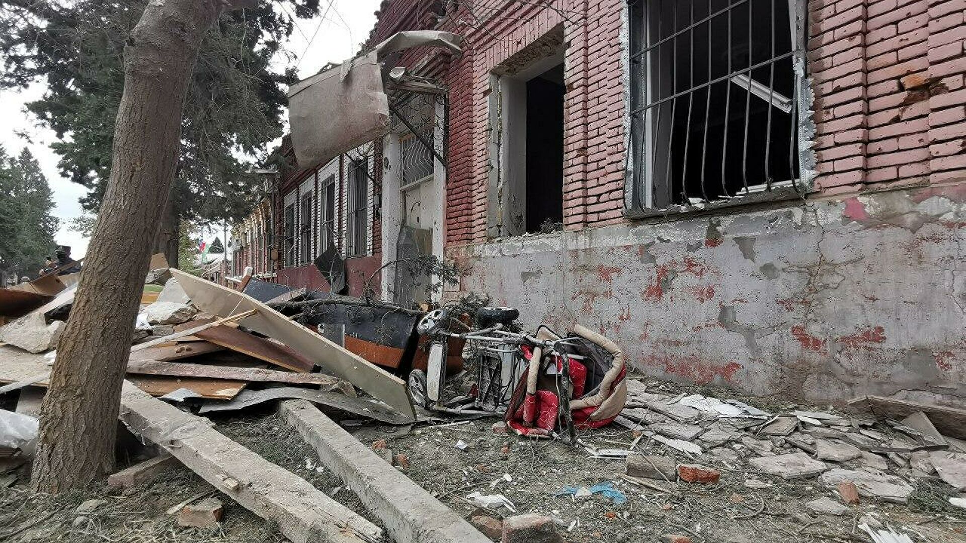 Баку заявил о госпитализации пяти человек после обстрела Мингечевира